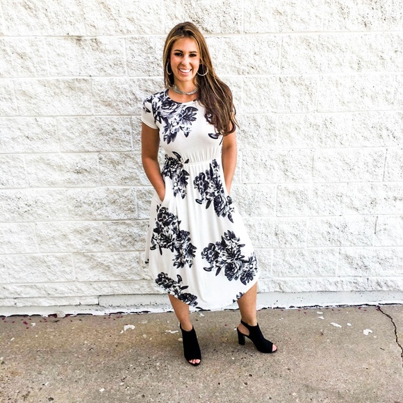 Black and White Flower Midi Dress With Pockets - Picture 2 of 5